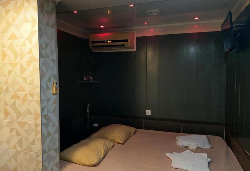 エコノミーシングルルーム, Paralax