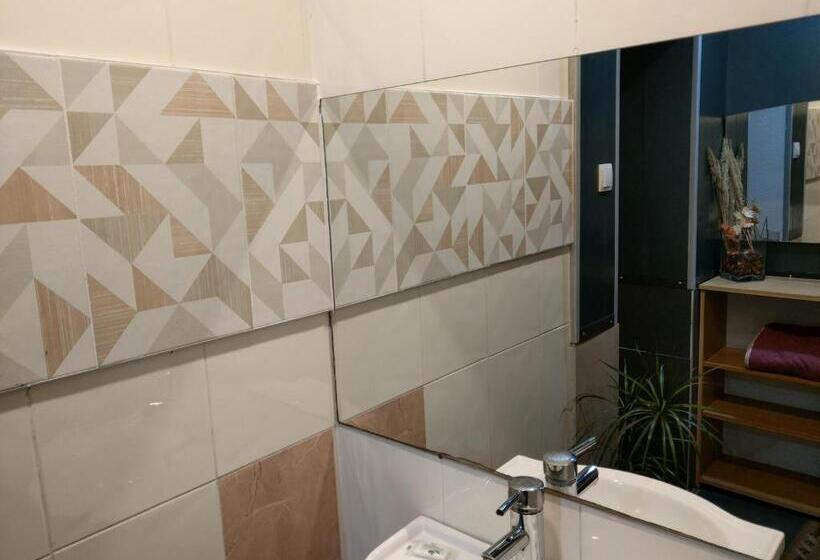 エコノミーシングルルーム, Paralax