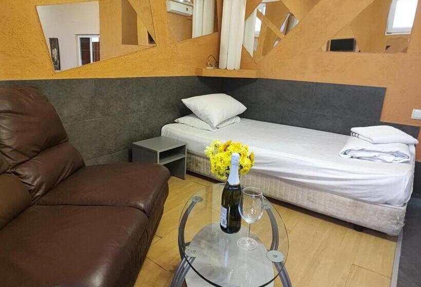 エコノミールーム, Paralax