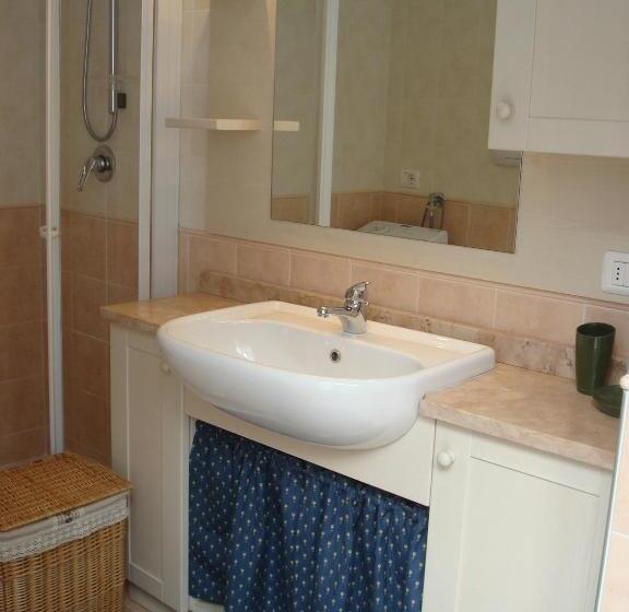 غرفة عائلية, Pedretti