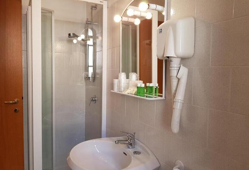 غرفة عائلية, Pedretti