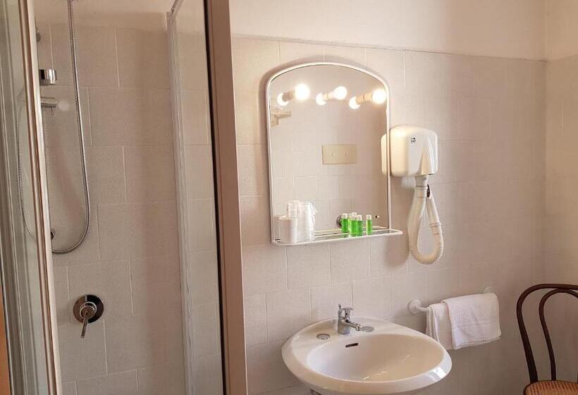 غرفة عائلية, Pedretti