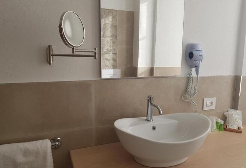 غرفة عائلية, Pedretti