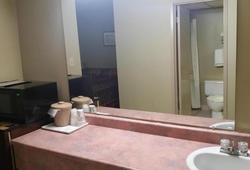 חדר משפחתי, The Ritz Cafe And Motor Inn