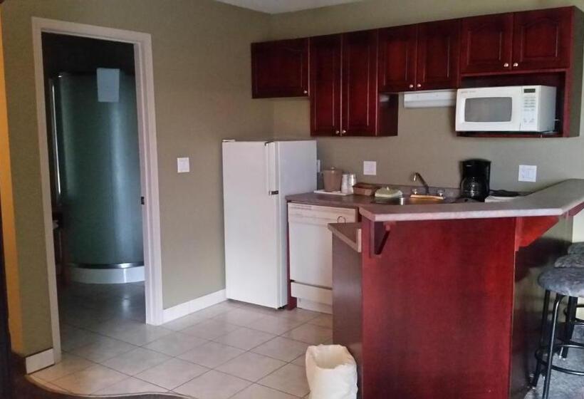 מיטת קינג בסוויטה, The Ritz Cafe And Motor Inn