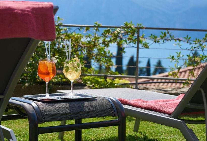 חדר משפחתי, Villa Smeralda