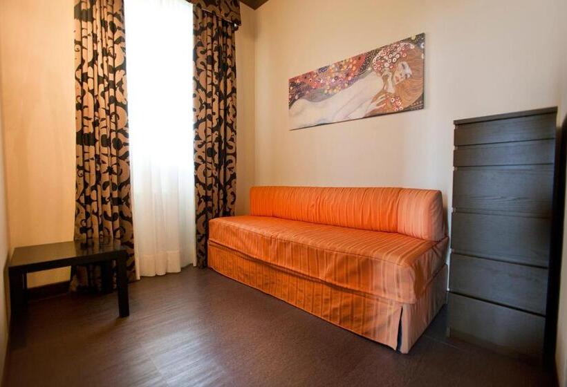 חדר משפחתי, Villa Smeralda