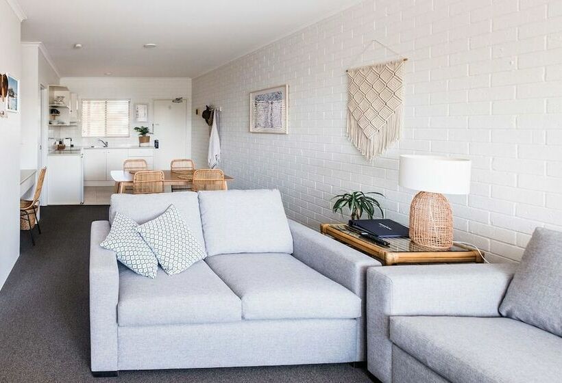 דירת שני חדרים עם מרפת, Mollymook Seascape Motel And Apartments