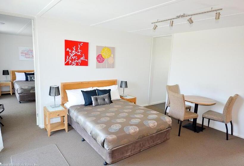 חדר משפחתי, Riverside Ocean Grove