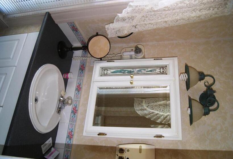 חדר דלוקס, Ye Olde Walkerville Bed & Breakfast