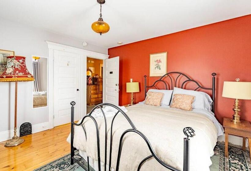 デラックスルーム, Ye Olde Walkerville Bed & Breakfast