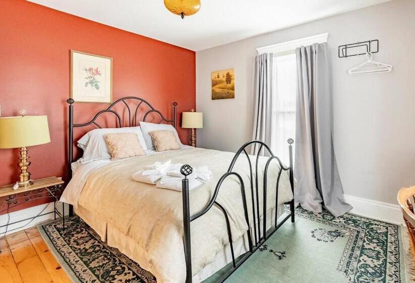 חדר דלוקס, Ye Olde Walkerville Bed & Breakfast