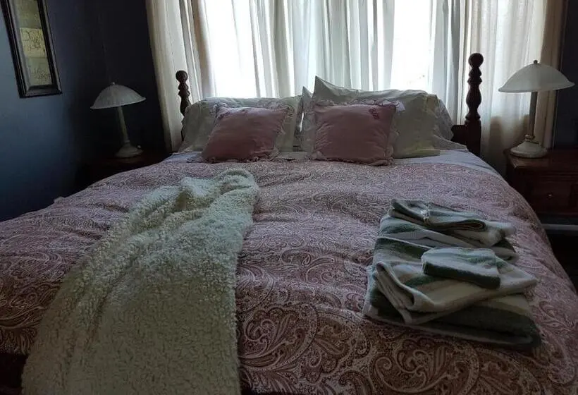 سوئیت با تخت بزرگ, Ye Olde Walkerville Bed & Breakfast