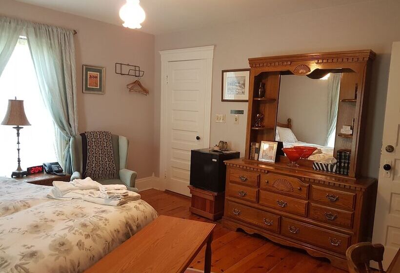 חדר דלוקס, Ye Olde Walkerville Bed & Breakfast
