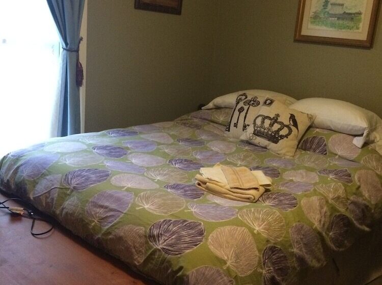 חדר דלוקס, Ye Olde Walkerville Bed & Breakfast