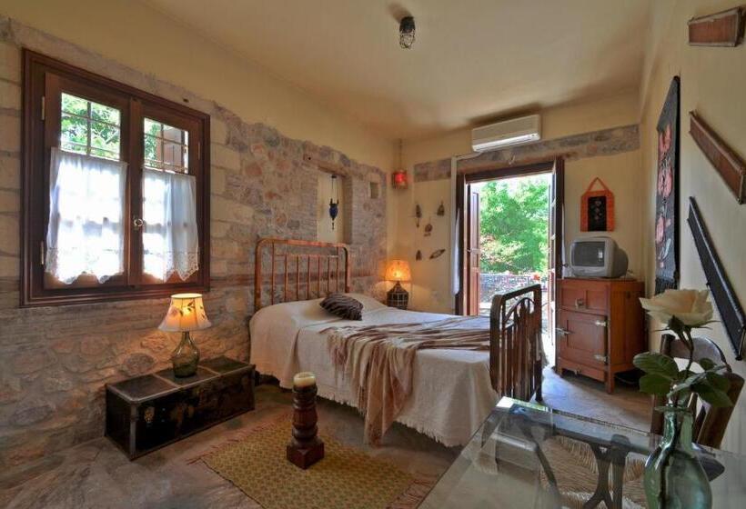 اتاق سوپریور با بالکن, Archontiko Art