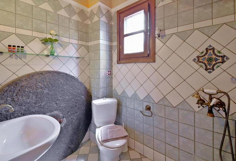 اتاق سوپریور با بالکن, Archontiko Art