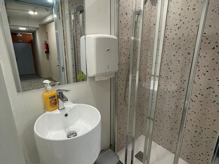 اتاق اکونومی, Arganda