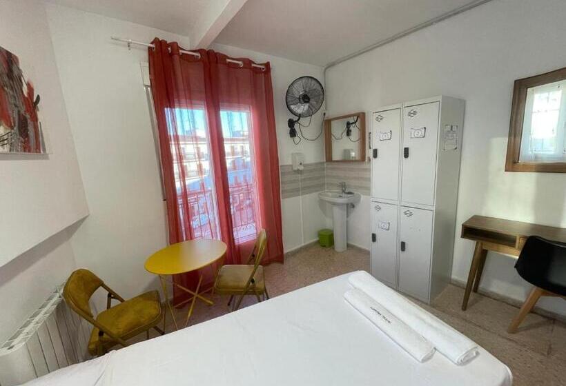 اتاق استاندارد سه تخته با سرویس بهداشتی مشترک, Arganda