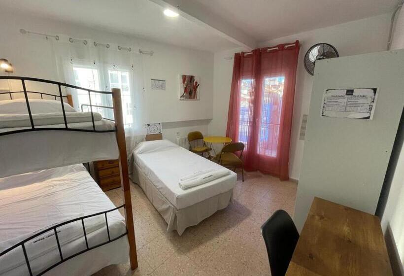 اتاق استاندارد سه تخته با سرویس بهداشتی مشترک, Arganda