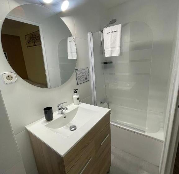 اتاق استاندارد سه تخته با بالکن, Arganda