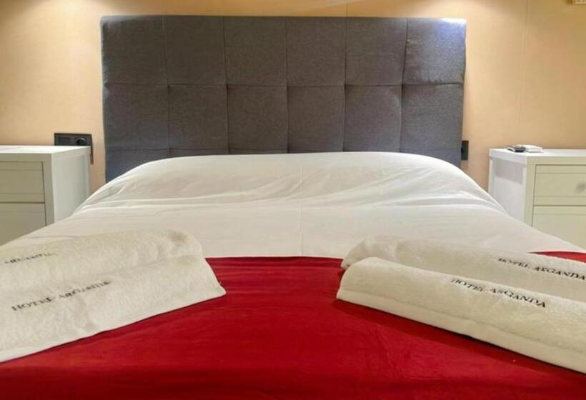 اتاق استاندارد سه تخته با بالکن, Arganda