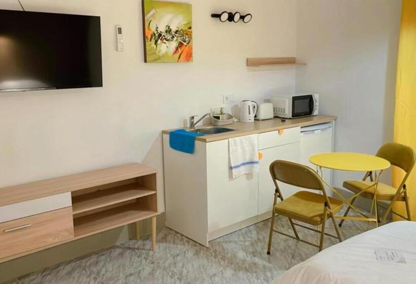 اتاق استاندارد سه تخته با بالکن, Arganda