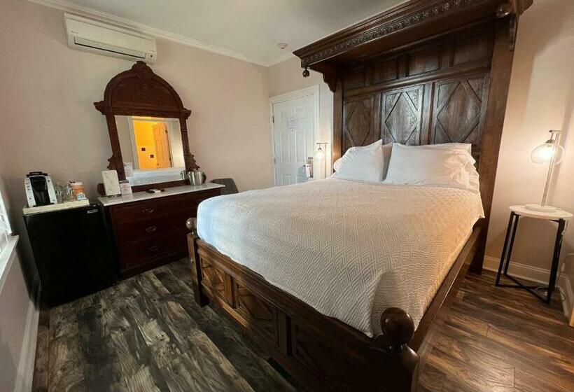Номер Deluxe, Elaine S Cape May Boutique