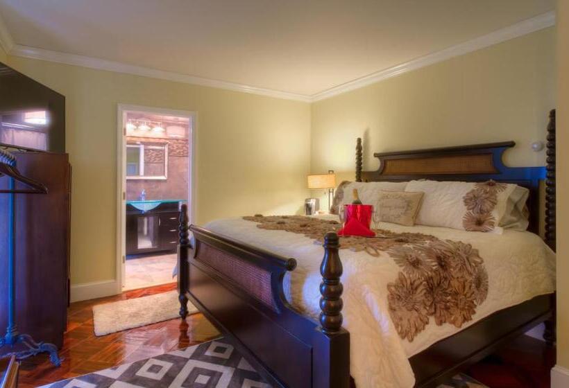 디럭스 룸 킹사이즈 침대, Elaine S Cape May Boutique