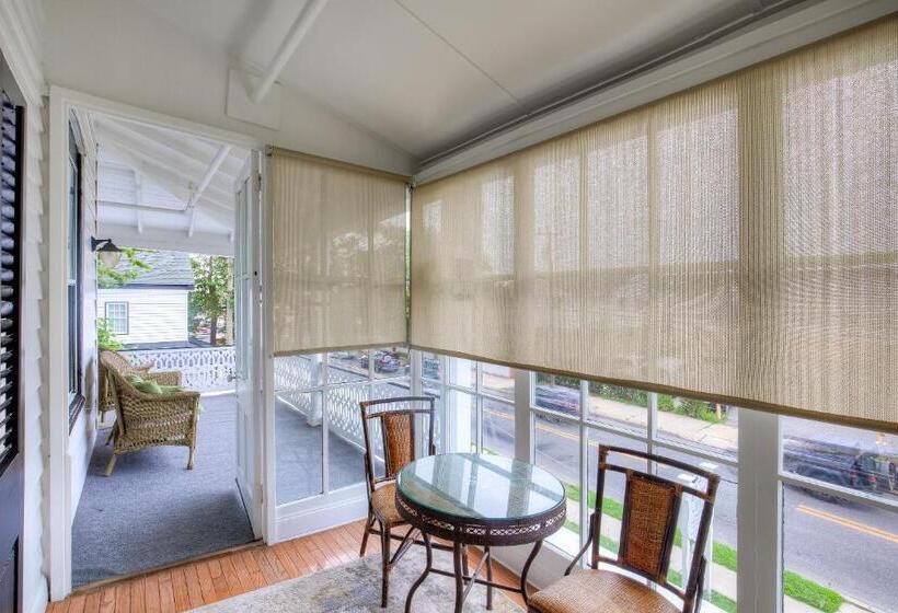 로얄 스위트, Elaine S Cape May Boutique