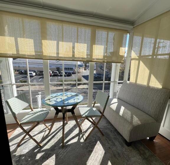 로얄 스위트, Elaine S Cape May Boutique