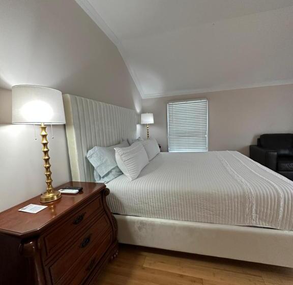 스탠다드 룸 킹사이즈 침대, Elaine S Cape May Boutique