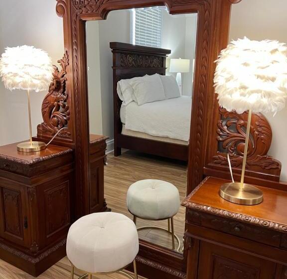 로얄 스위트, Elaine S Cape May Boutique