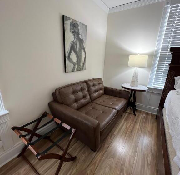 로얄 스위트, Elaine S Cape May Boutique