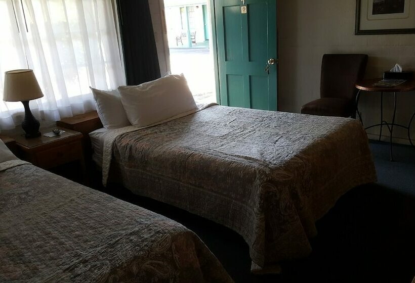 جناح, Bishop Village Motel