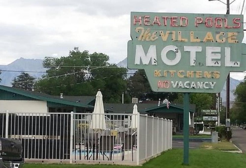جناح, Bishop Village Motel