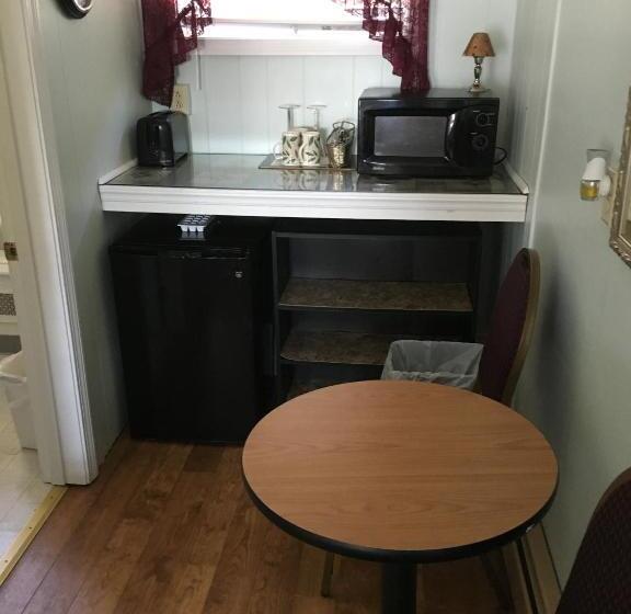 Номер Стандарт, Crosswinds Motel