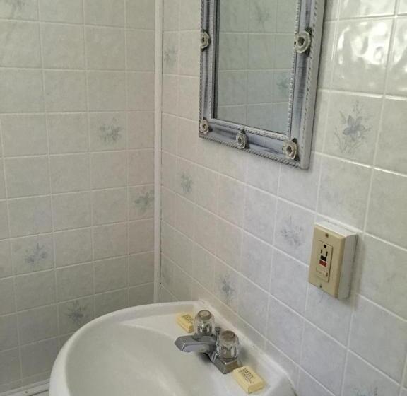 Номер Стандарт, Crosswinds Motel