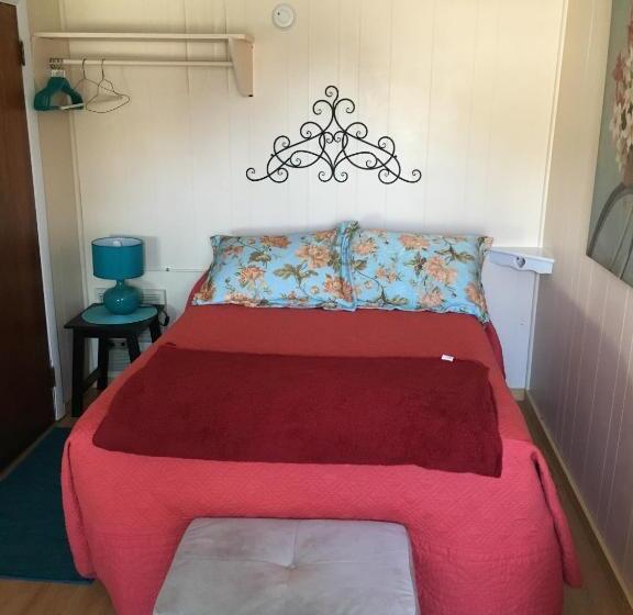 Хижина, Crosswinds Motel