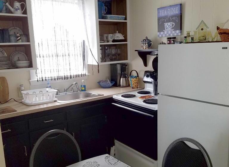 Хижина, Crosswinds Motel