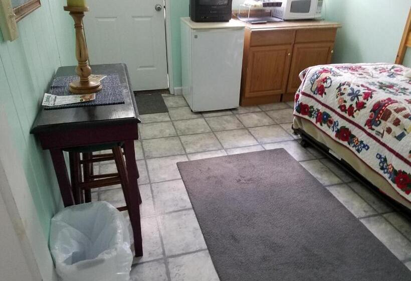 Family Suite, Crosswinds Motel