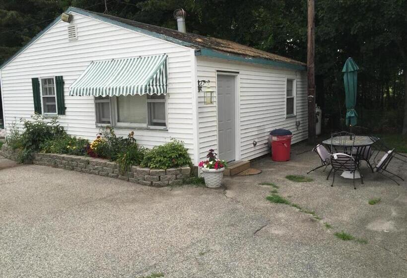 Хижина, Crosswinds Motel