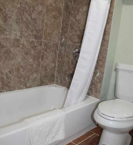 Трехместный Номер Deluxe, American Inn & Suites