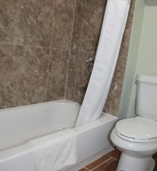 Deluxe Kolmen Hengen Huone, American Inn & Suites