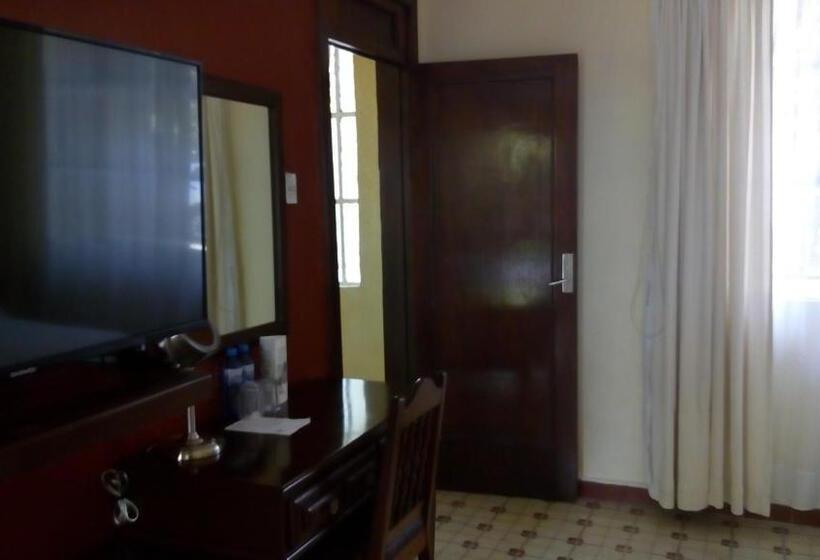 חדר סופריור לשלושה, Mi Ranchito