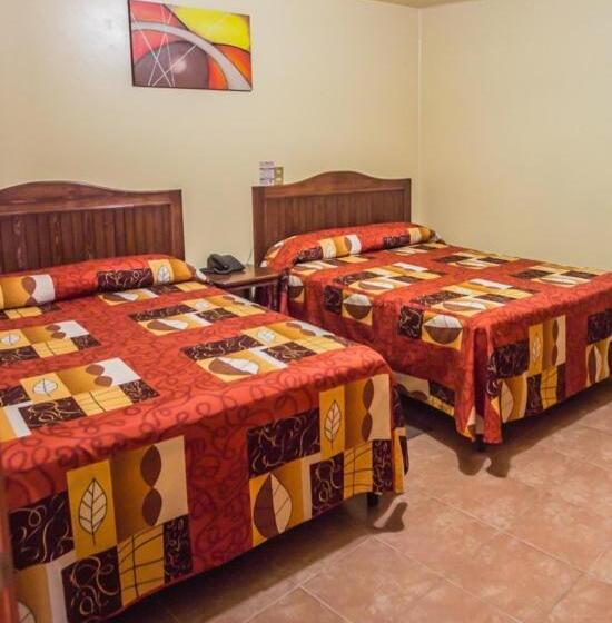 エコノミー４人部屋, Márquez