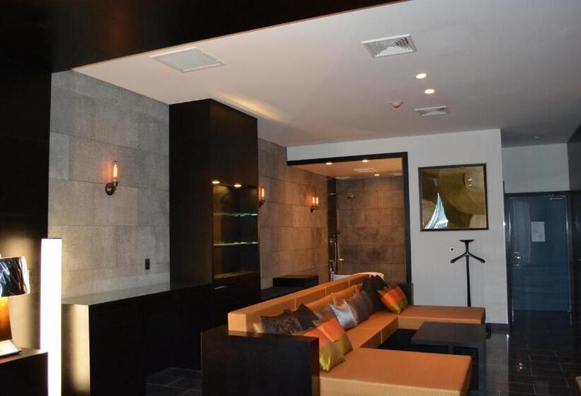 套房, The One Boutique