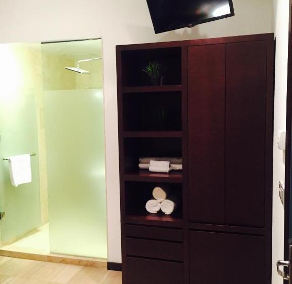 基本间, The One Boutique