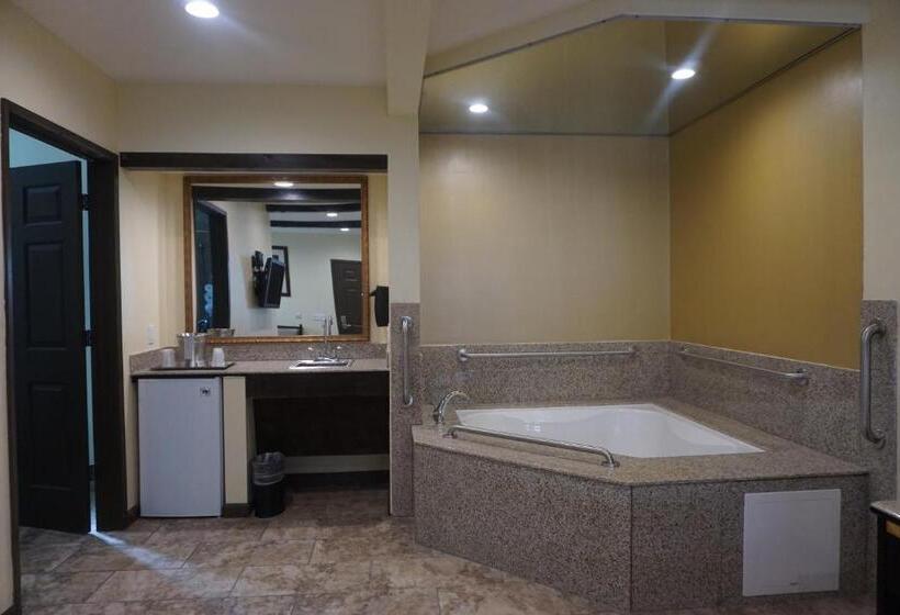 غرفة قياسية سرير كينج, Tuscan Garden Inn