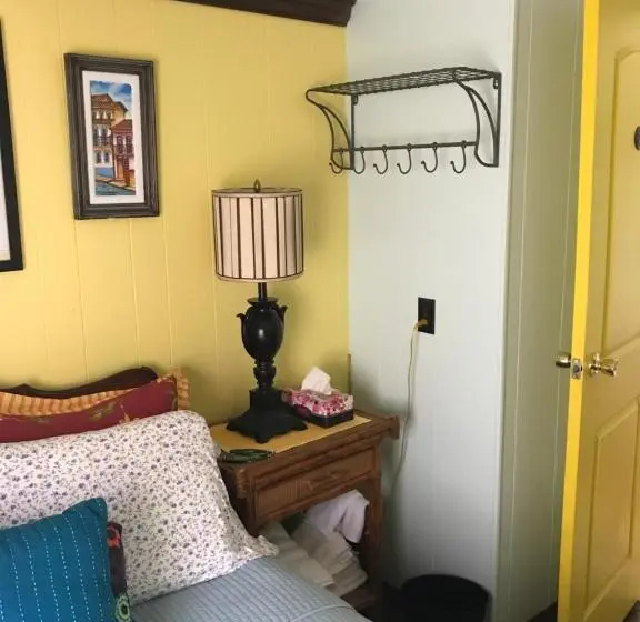 スタンダードルーム, Klutina Kate S B&b